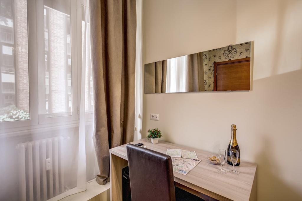 Готель Roma 41 Екстер'єр фото