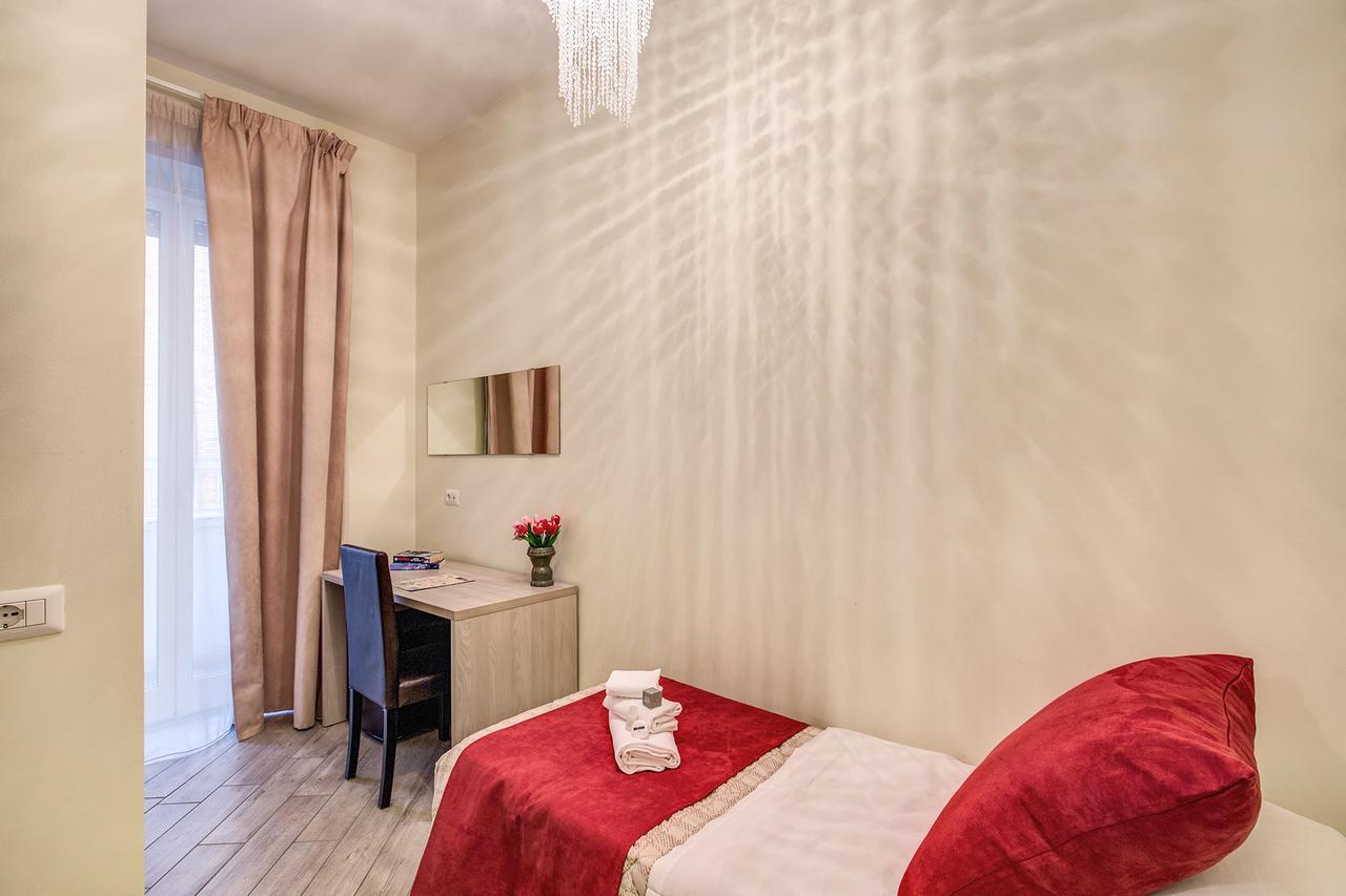 Готель Roma 41 Екстер'єр фото